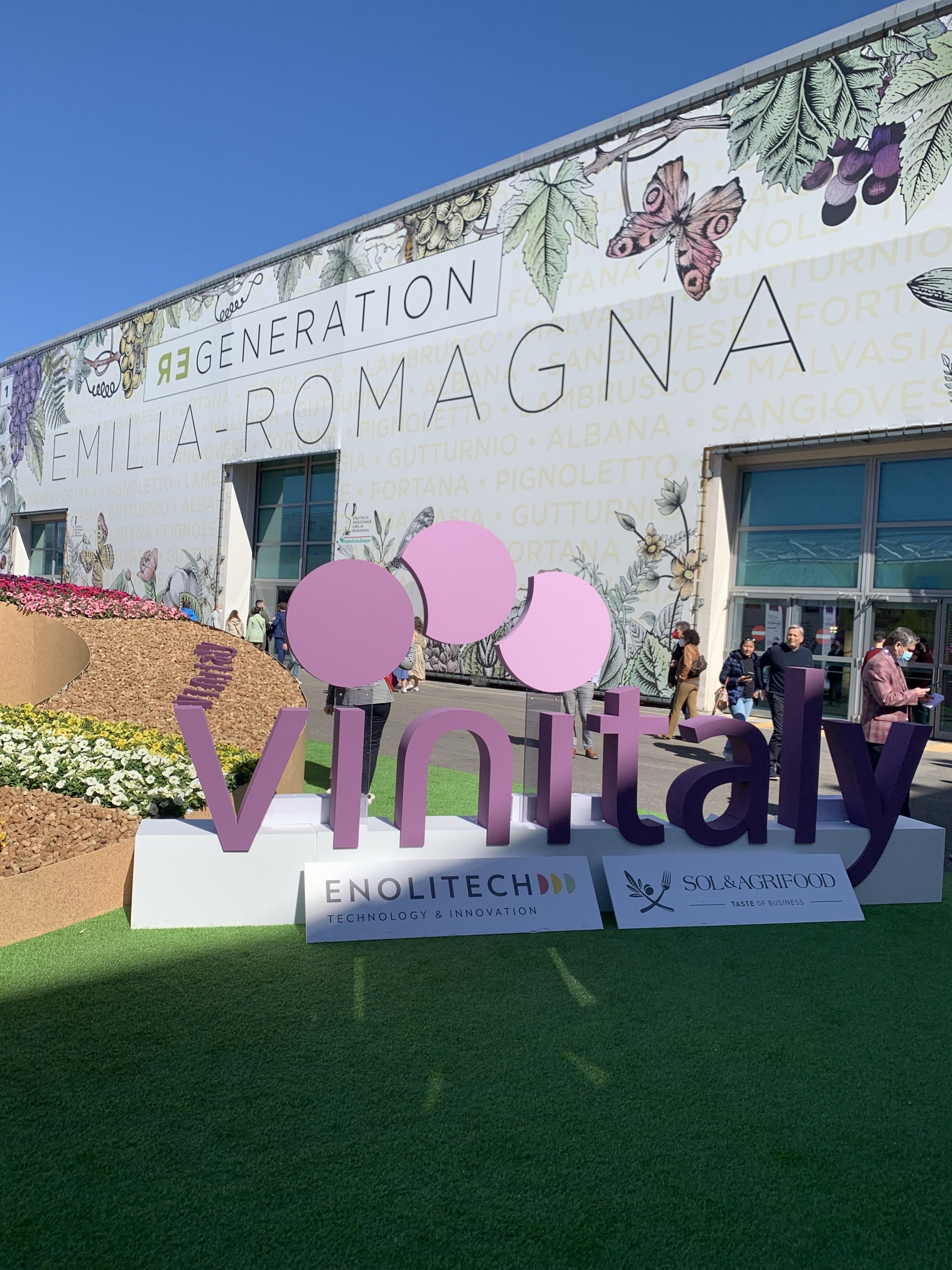 Vinitaly 2022 returns to business, trends & enthusiastic crowds